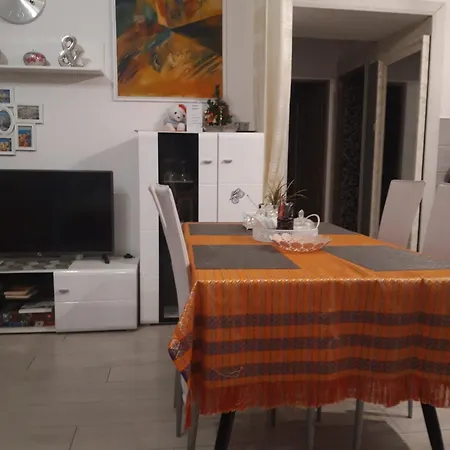 Grey Orchid - Studio Apartment