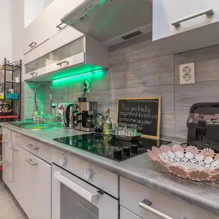 Grey Orchid - Studio *