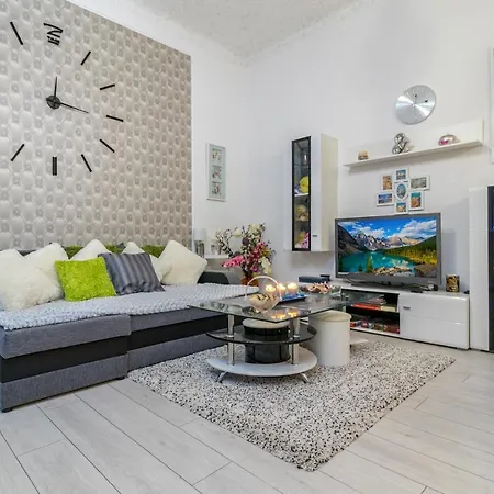 Grey Orchid - Studio * Budapeszt