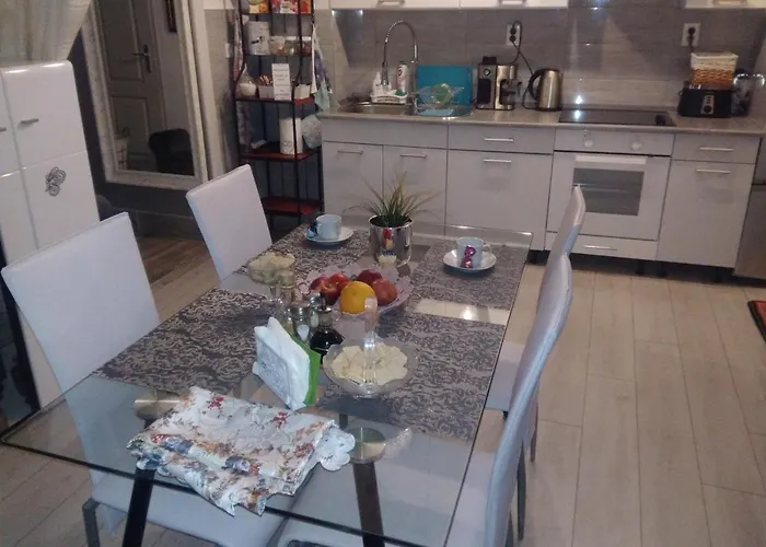 Grey Orchid - Studio * Budapesta