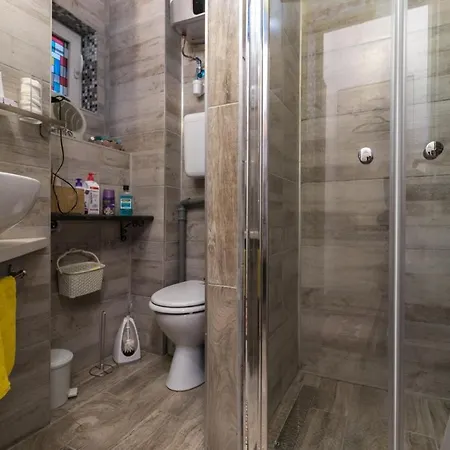 Grey Orchid - Studio Apartment *